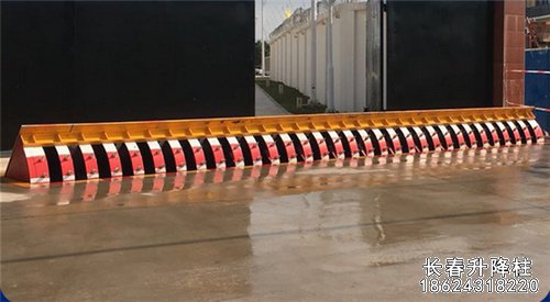 『長(zhǎng)春路障機(jī)』部隊(duì)安裝液壓路障機(jī)